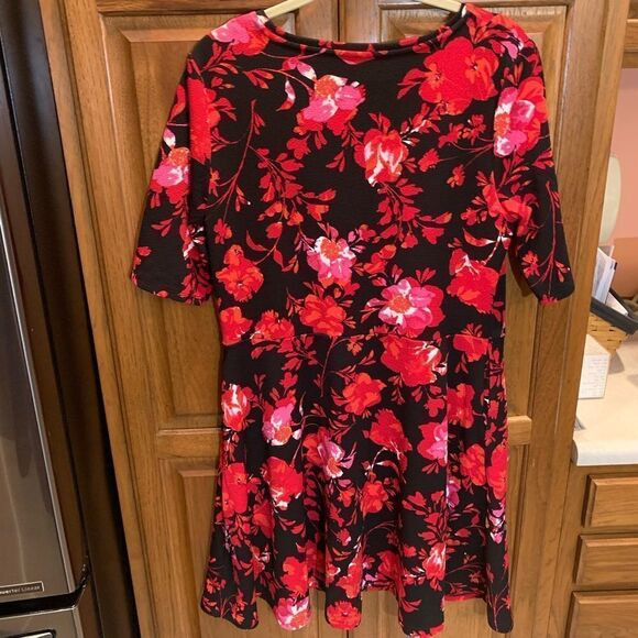 Black and Red Floral Print Dress- Size Large - Picture 2 of 3